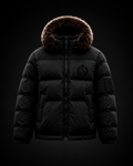 Image 1 (front): Séron Puffer Jacket Onyx — Black with fur-trim hood, front view
Image 2 (back): Séron Puffer Jacket Onyx — Maître du Silence back graphic